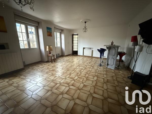 Maison 6 pièces de 136 m² à Huillé (49430)