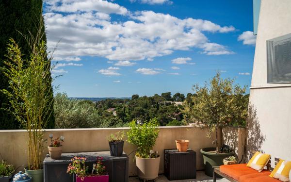 Appartement à vendre    2 pièces • 60 m2 Nîmes