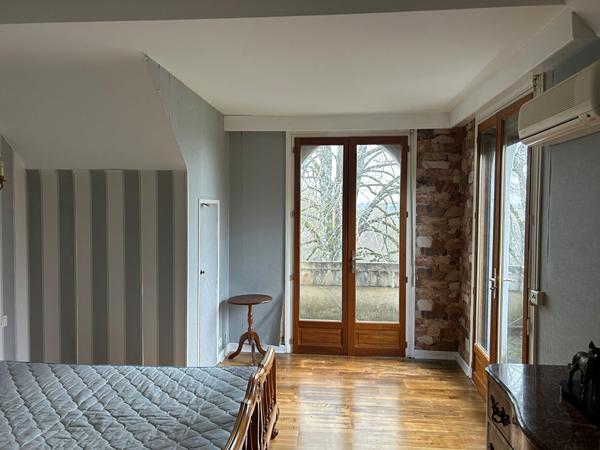 Maison familiale au coeur d'un village Corrézien, proche Brive Beynat