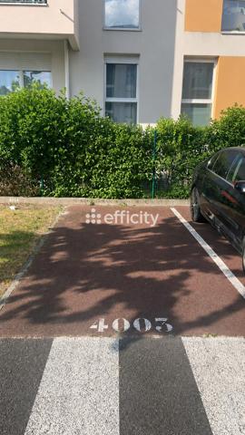 Parking
        
        - 11 m² 8 500 € *