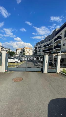 Parking
        
        - 11 m² 8 500 € *