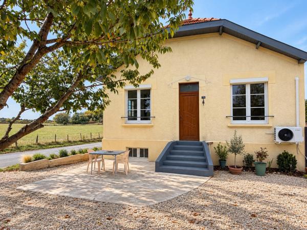 PAVILLON INDIVIDUEL AVEC TERRASSE ET GRANDES DÉPENDANCES