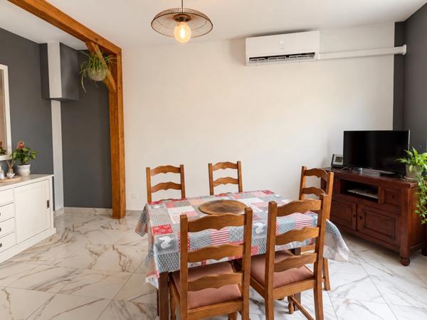 PAVILLON INDIVIDUEL AVEC TERRASSE ET GRANDES DÉPENDANCES
