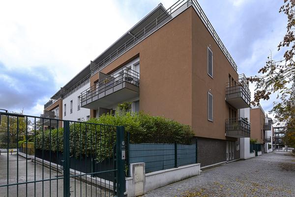 Appartement 2 pièces 44 m² en dernier étage - Terrasse privative de 72 m² - Place de parking en sous-sol