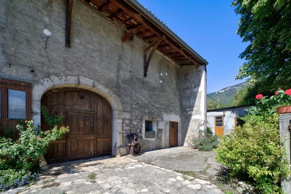 Grange à rénover avec permis de construire déposé - Ballon (01) -  Valserhône