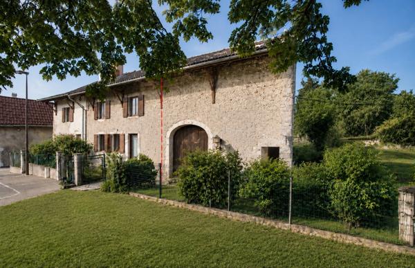 Grange à rénover avec permis de construire déposé - Ballon (01) -  Valserhône