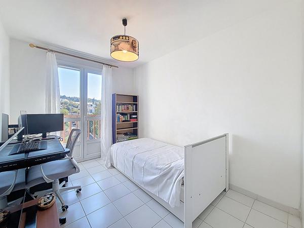 T4 rénové - 71,93 m² - Résidence Parc des Roses - Marseille 13013