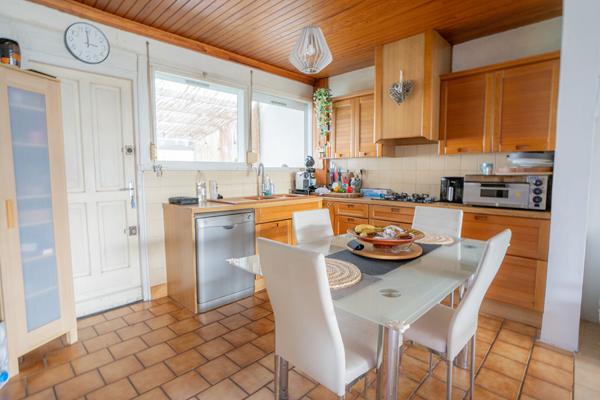 Maison Maison Familiale - 142.46 m2 - 5 Chambres - Saint-Médard-en-Jalles 142.46 m²