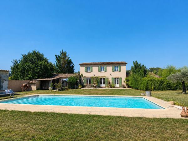 Pertuis, propriété avec piscine au calme absolu sur 11540 m²