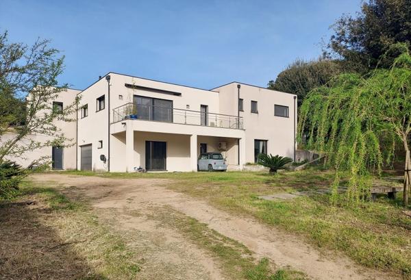 Villa contemporaine T5 récente 230 M2 proche d' AJACCIO  Mezzavia (20167)