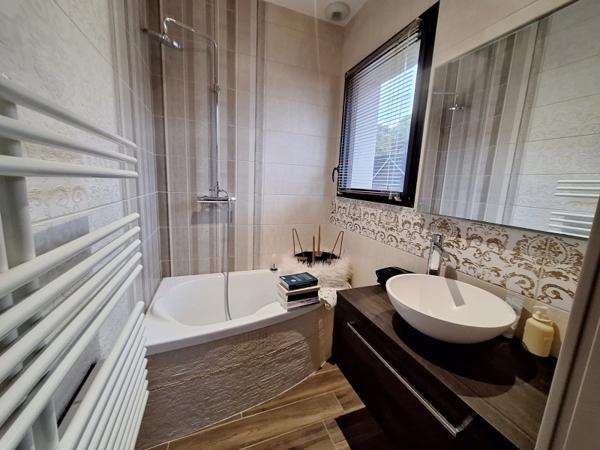 Villa contemporaine T5 récente 230 M2 proche d' AJACCIO  Mezzavia (20167)