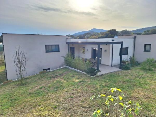 Villa contemporaine T5 récente 230 M2 proche d' AJACCIO  Mezzavia (20167)