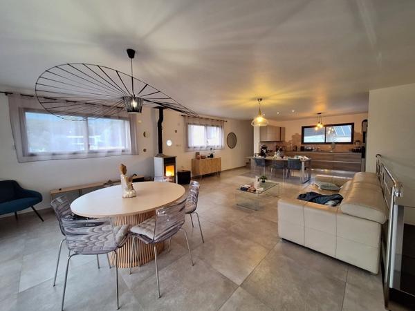 Villa contemporaine T5 récente 230 M2 proche d' AJACCIO  Mezzavia (20167)