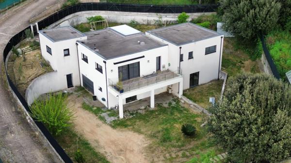 Villa contemporaine T5 récente 230 M2 proche d' AJACCIO  Mezzavia (20167)