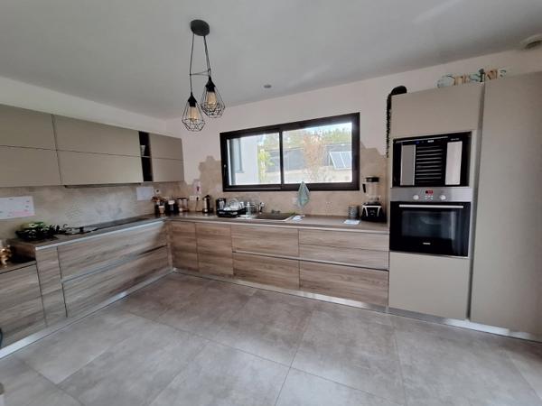 Villa contemporaine T5 récente 230 M2 proche d' AJACCIO  Mezzavia (20167)