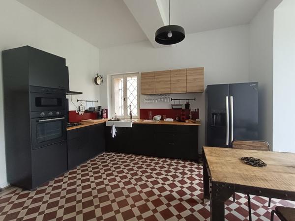 Maison de charme de 250 m² avec piscine sur 4000 m² de terrain – Un cadre de vie privilégié à Coutras (33230)