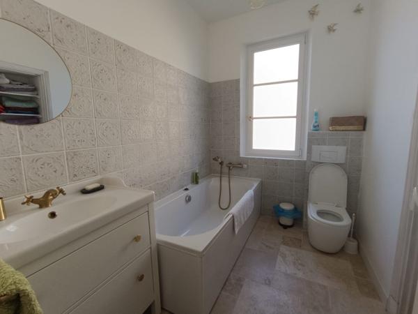 Maison de charme de 250 m² avec piscine sur 4000 m² de terrain – Un cadre de vie privilégié à Coutras (33230)