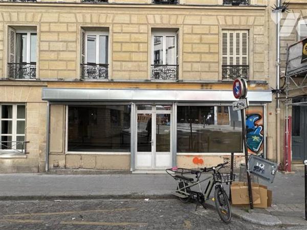 15 Rue Durantin, dans le prolongement de la Place des Abbesses,