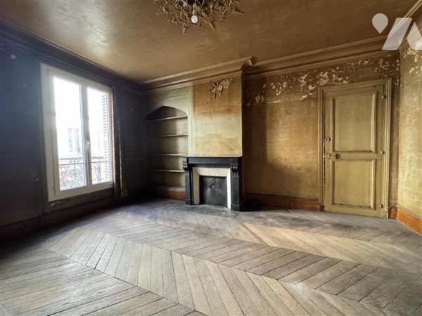 15 Rue Durantin, dans le prolongement de la Place des Abbesses,