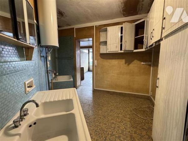 15 Rue Durantin, dans le prolongement de la Place des Abbesses,