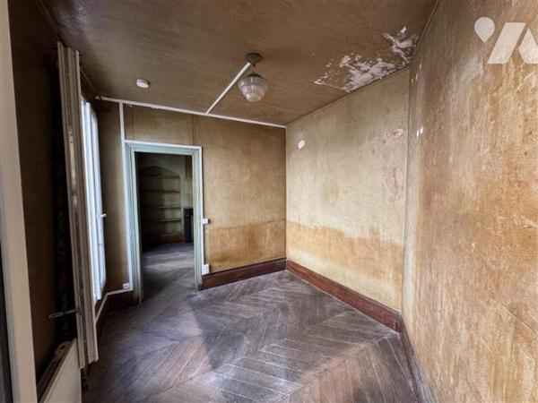 15 Rue Durantin, dans le prolongement de la Place des Abbesses,