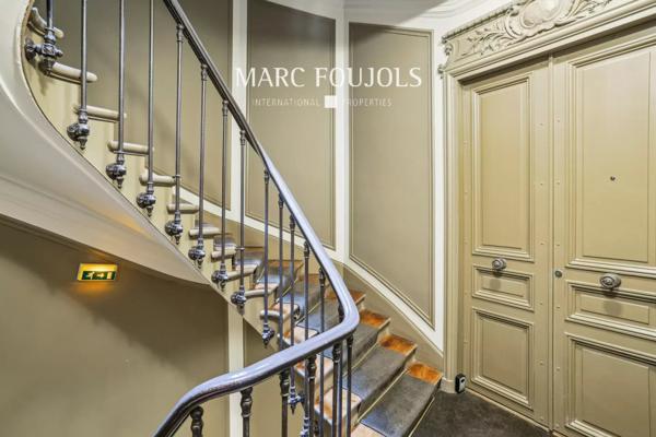 Paris Ier Victoires / Louvre : appartement d’angle rénové meuble 95 m²