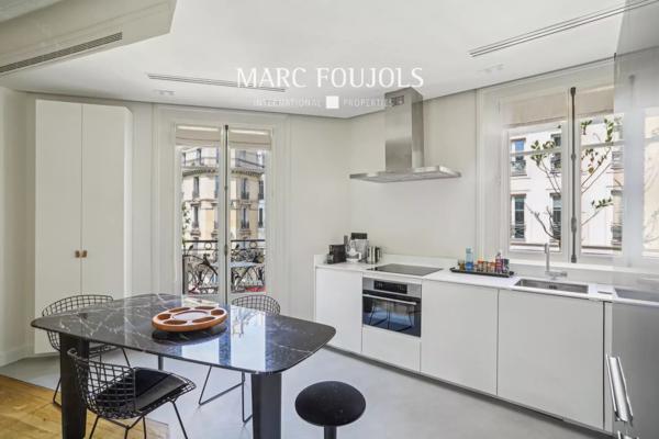Paris Ier Victoires / Louvre : appartement d’angle rénové meuble 95 m²