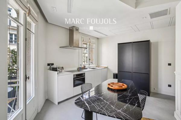 Paris Ier Victoires / Louvre : appartement d’angle rénové meuble 95 m²
