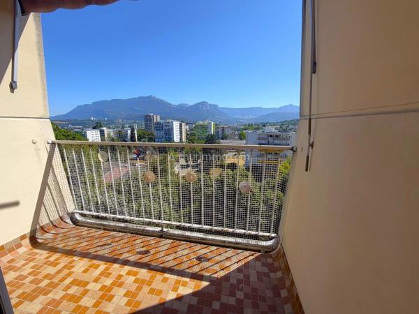 Vente                                                      Appartement
                        
                     5 pièces                      78 m2                     à Chambéry