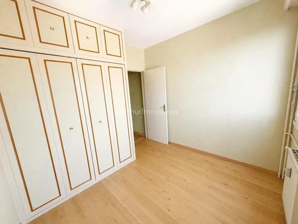 Vente                                                      Appartement
                        
                     5 pièces                      78 m2                     à Chambéry