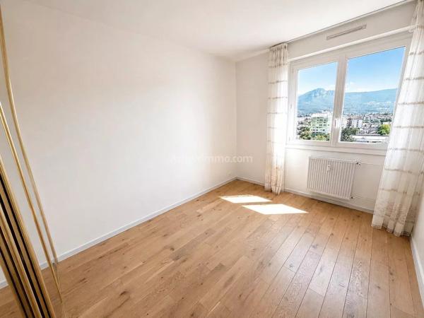 Vente                                                      Appartement
                        
                     5 pièces                      78 m2                     à Chambéry