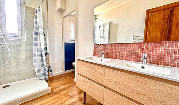 APPARTEMENT TYPE 4 RENOVE VUE MONT D'OR AU CENTRE VILLE AVEC CAVE