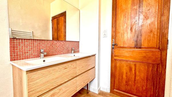 APPARTEMENT TYPE 4 RENOVE VUE MONT D'OR AU CENTRE VILLE AVEC CAVE