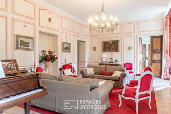 Grandeur et perspectives: château de caractère avec piscine et dépendances