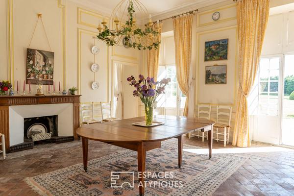 Grandeur et perspectives: château de caractère avec piscine et dépendances