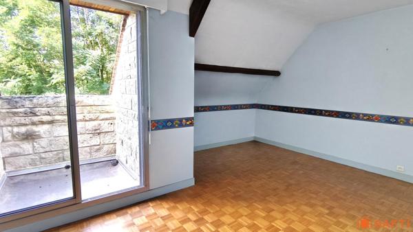 Une maison entourée de verdure, à vous d’en écrire la suite