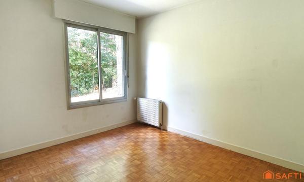 Une maison entourée de verdure, à vous d’en écrire la suite