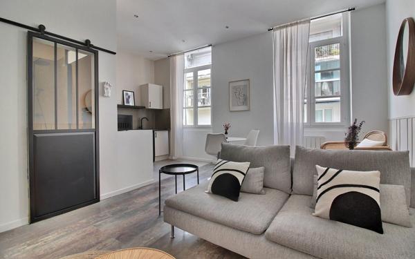 Appartement à vendre    2 pièces •  Marseille 7