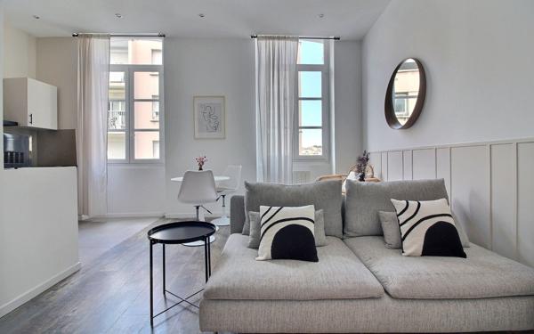 Appartement à vendre    2 pièces •  Marseille 7