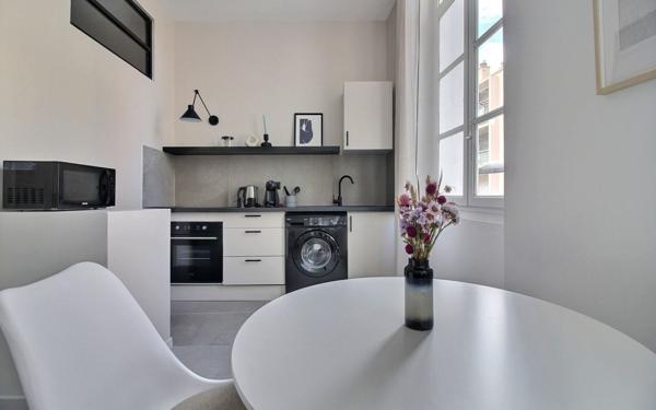 Appartement à vendre    2 pièces •  Marseille 7