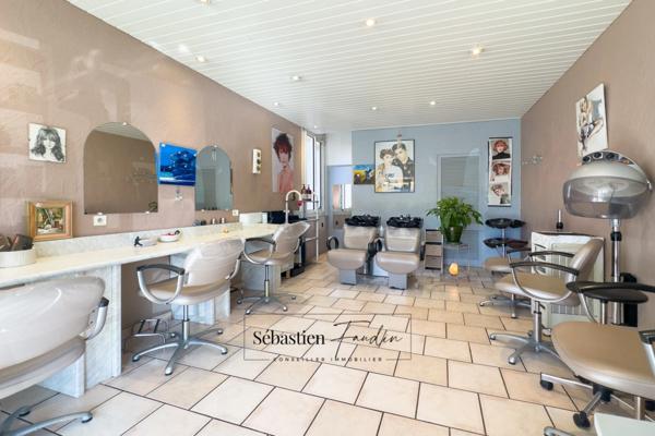 Local/bureau Bail à céder TOULON (83) - Toulon Ouest – Droit au bail tous commerces – Emplacement visible – Loyer très attractif