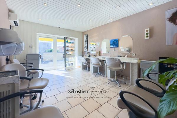 Local/bureau Bail à céder TOULON (83) - Toulon Ouest – Droit au bail tous commerces – Emplacement visible – Loyer très attractif