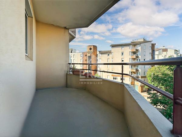 Appartement Creteil 2 pièce(s) de 51.26 avec balcon / terrasse et place de parking