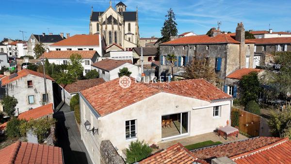 Maison de charme - coeur historique de Montaigu