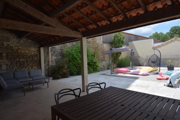 Maison à vendre 6 pièces ANGOULEME centre 3 chambres, bureau, jardin, garage, piscine