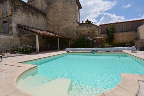Maison à vendre 6 pièces ANGOULEME centre 3 chambres, bureau, jardin, garage, piscine