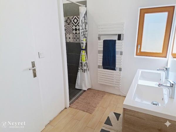 Corps de ferme rénové de 361,51 m² sur une parcelle de 956 m² dont 2 T2 apportant des revenus locatifs