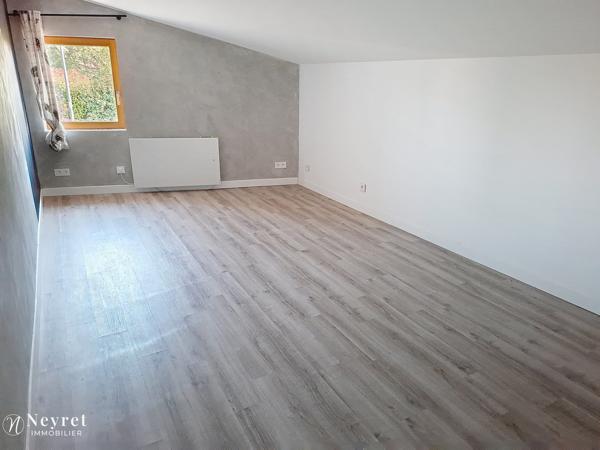 Corps de ferme rénové de 361,51 m² sur une parcelle de 956 m² dont 2 T2 apportant des revenus locatifs