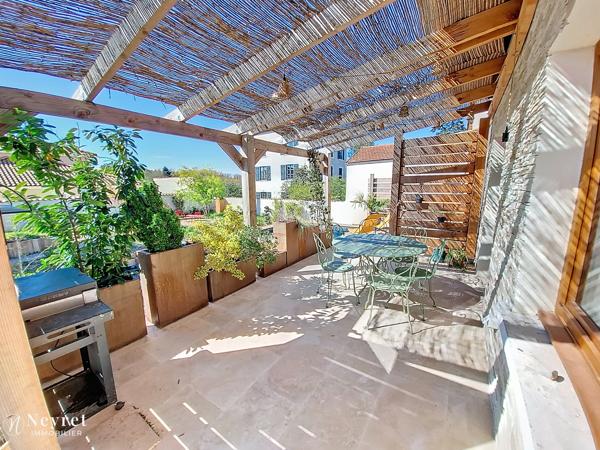Corps de ferme rénové de 361,51 m² sur une parcelle de 956 m² dont 2 T2 apportant des revenus locatifs