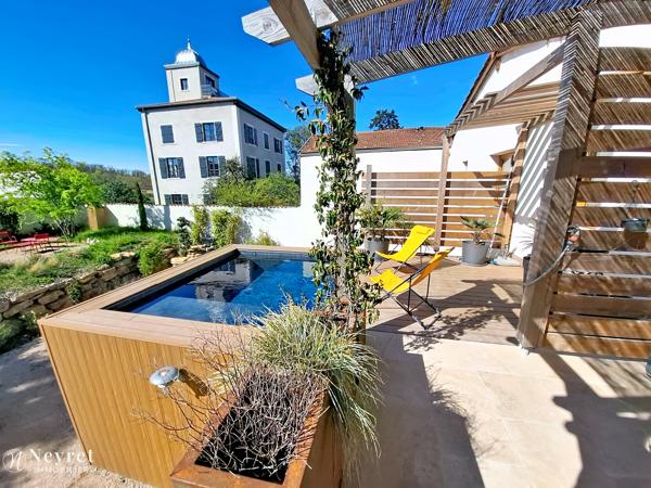 Corps de ferme rénové de 361,51 m² sur une parcelle de 956 m² dont 2 T2 apportant des revenus locatifs